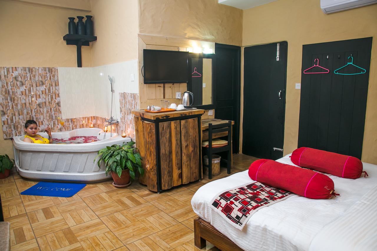 Hotel Tourist Residency Pokhara Exteriör bild