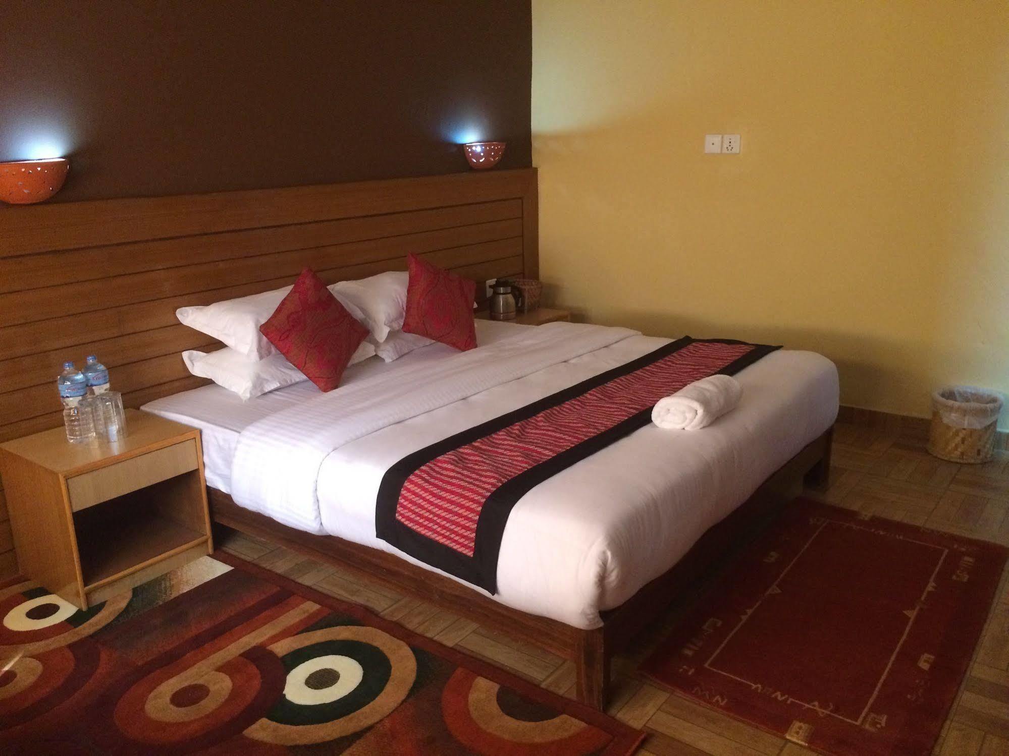 Hotel Tourist Residency Pokhara Exteriör bild