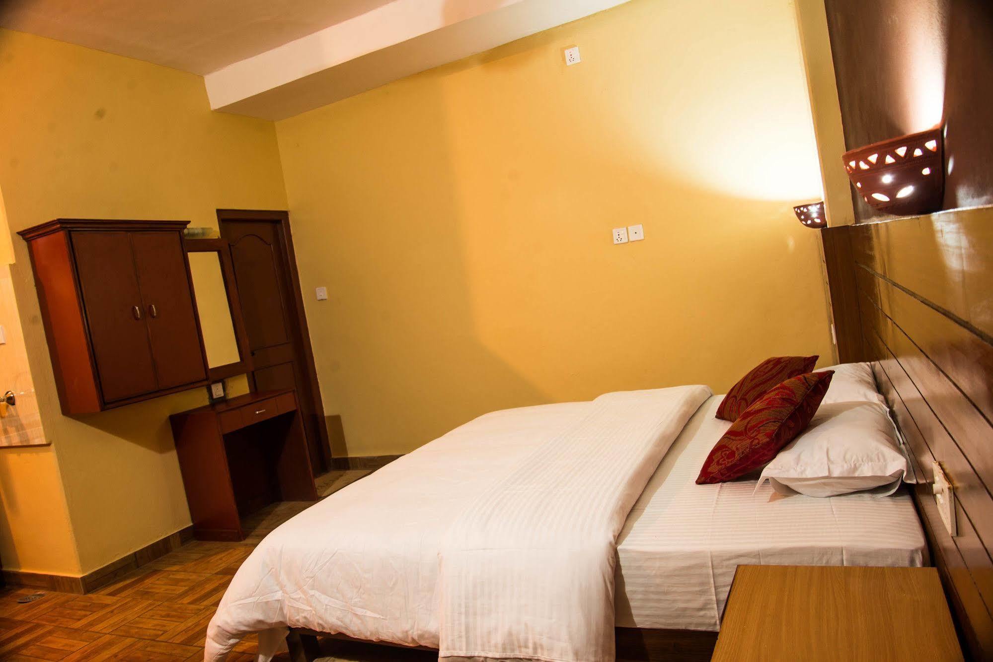Hotel Tourist Residency Pokhara Exteriör bild